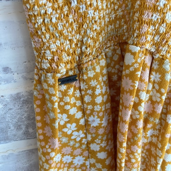 O'Neill Women's Katy Romper Woven Yellow Floral Shorts Plunge Back Size Small - Picture 6 of 10